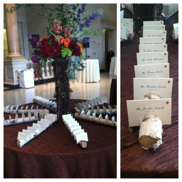 EntUnl's tweet image. Congrats Katie&amp;amp;Brian! Beautiful centerpieces and placards by @theflowershoppe! Mark, you outdid yourself!