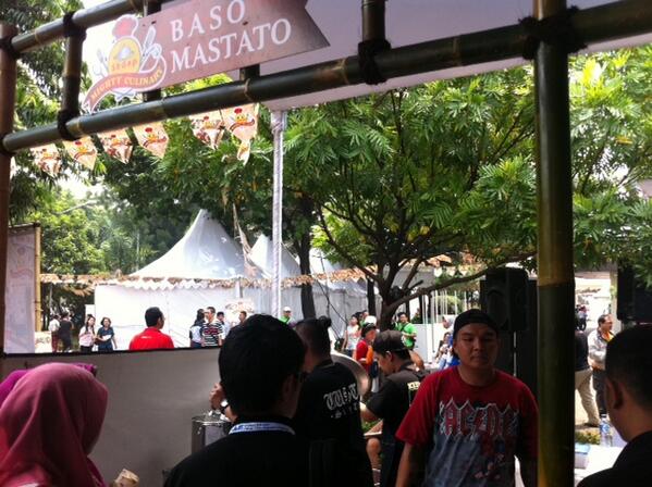 HaiMagazine's tweet photo. Di #MightyCulinary ada @BASOMASTATO punya @themfuck_jeruji lho! Nyobain ah! Enak nih pasti! Temenin mimin makan yuk! http://t.co/Wz8BoRnEFg