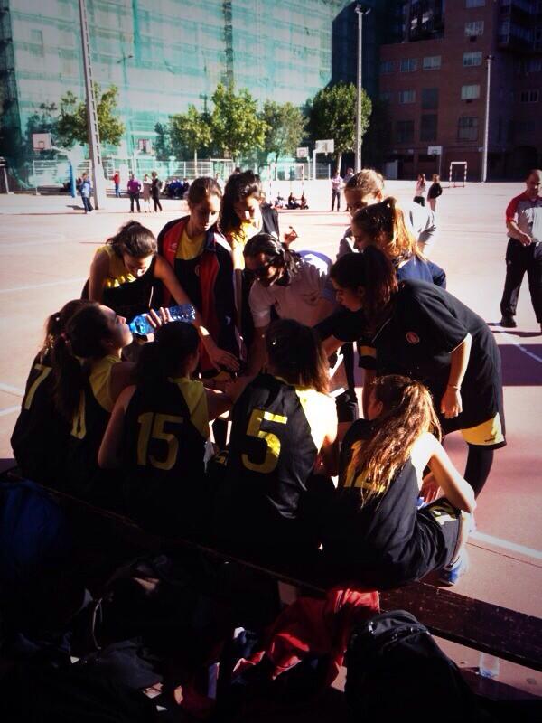 CBMontessori's tweet photo. Victoria del #SeniorFem en su primer partido de liga 65-25 vs Salesianos de Atocha. Enhorabuena!! #cbmontessori http://t.co/MQ6ke3LS6D