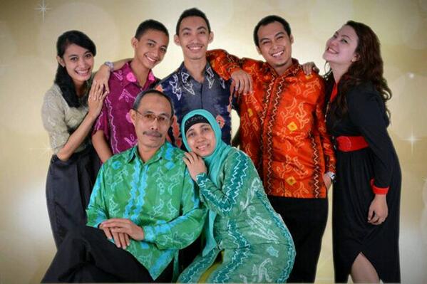 gygie28's tweet image. Nah yg ini full team,Bapak Ibu ga mau kalah narsis juga berBatik ria @pendopoID #javaheritage