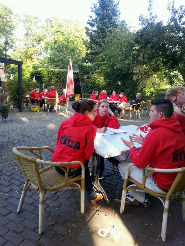 Onze #RYLA jongeren aan het werk, om maatregelen te vinden om de hoge werkloosheid in #hoogeveen te lijf te gaan