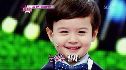 DEWANDAALDINO's tweet photo. Mirip gw masih waktu kecil :).   Hehehe http://t.co/1zqfUc9kcj