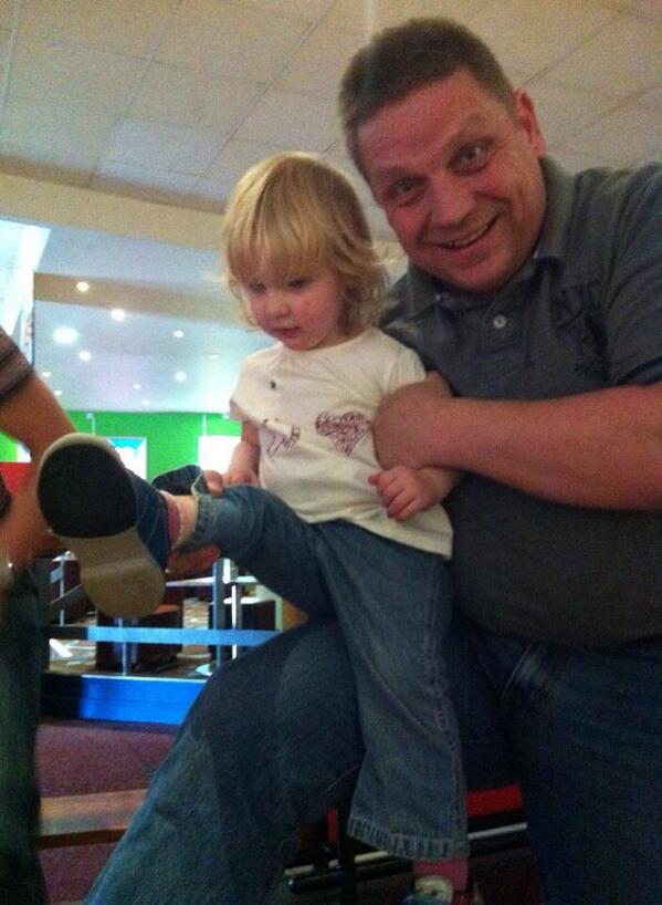 MeganKChambers's tweet photo. @SundayBrunchC4 my dad with my daughter 1st bowling trip! #PerfectGranddad @n_hawley http://t.co/kU8m2qkbzO