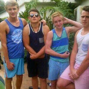 lloyd_H13's tweet photo. "@SouthAfricasKid: The gayest photo I've seen in a while #DoTheyEvenLift #Rickets #StarvingAfricanKids http://t.co/9UNeVlBeXi" - dick :|;)