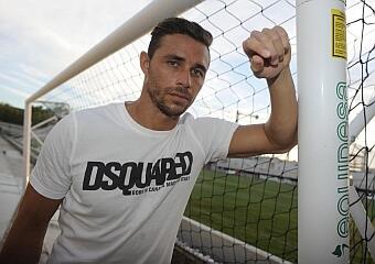 NOTICRACKS tweet media