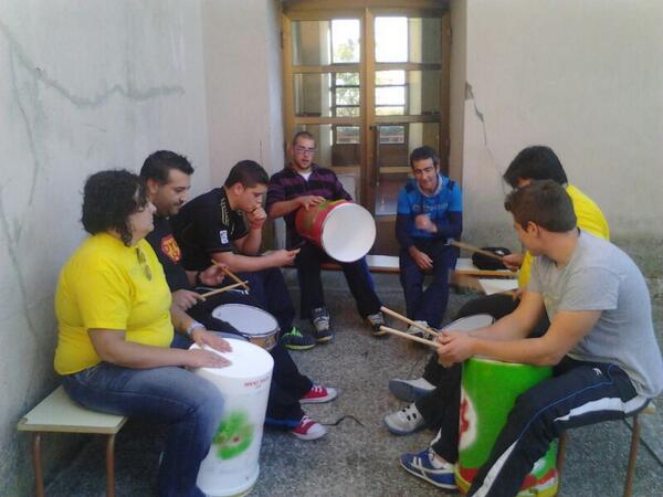 DISCOMOVIDAJyR's tweet photo. Tarde de ensayo con la batucada aunque con ausencias no estuvo mal http://t.co/vJ6Bs5QEmN