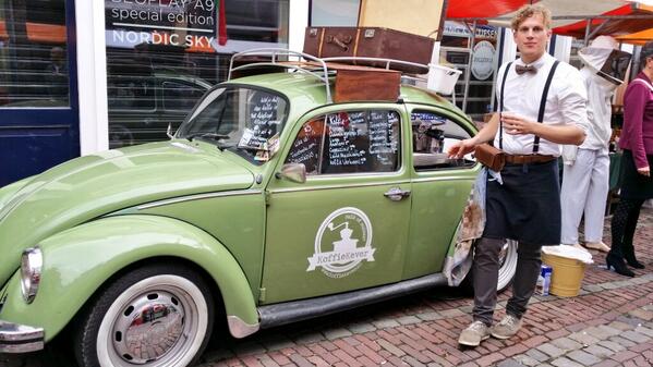 Nenznenz's tweet photo. Even een bakkie doen bij de @koffiekever op de Streekmarkt in Utrecht. De flat white was heerlijk! #mijnnote3 http://t.co/i9jpmShWzX