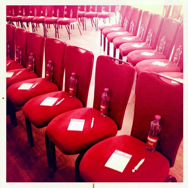 affcharme's tweet image. L'armée de bouteilles #inkorrect &amp;amp; les blocs stylos #payglad à la #webis !