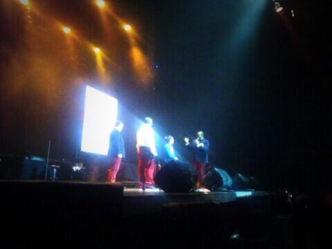 Infusionet's tweet photo. salah satu penonton yang beruntung dibawa ke atas panggung sama all 4 one ! #JavaSoulnation2013 #ClassicHits http://t.co/jH4xQHuAUy