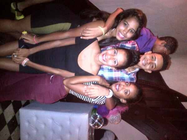 tikiilove_12's tweet image. Awwee'. Cuanto Amor De Primos @RosemelJimenez @AdrianFanfan #Isii. :$