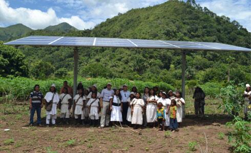 MinEnergiaCo's tweet photo. Ministro @amylkaracosta inauguró primer proyecto de energia solar para comunidades de la Sierra Nevada de Santa Marta http://t.co/GZ6FkJpKS1