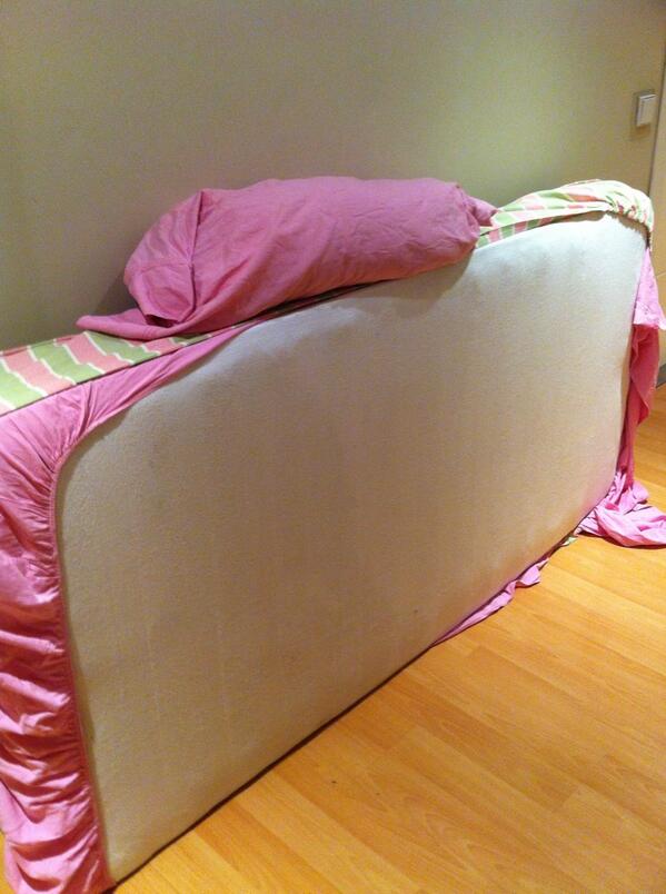 pilisot's tweet photo. “@cocosoto15: @pilisot creo que hoy no duermes en la misma habitación que yo besis http://t.co/jeSHlTmxsj” pues besis