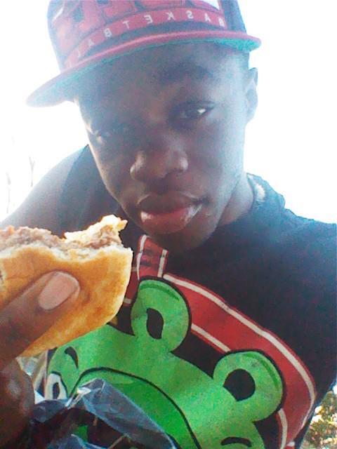 DaarkSkiin's tweet photo. trop bon hun ? cheeeeese @DcTeezy @Thoskoo972 @NiggaBrazz http://t.co/P6PIjmi0EE