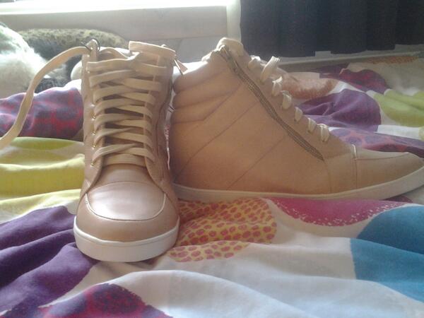Zebra_Pro's tweet photo. ♥♥ new shoes ★★ http://t.co/T5AwOcIg7E