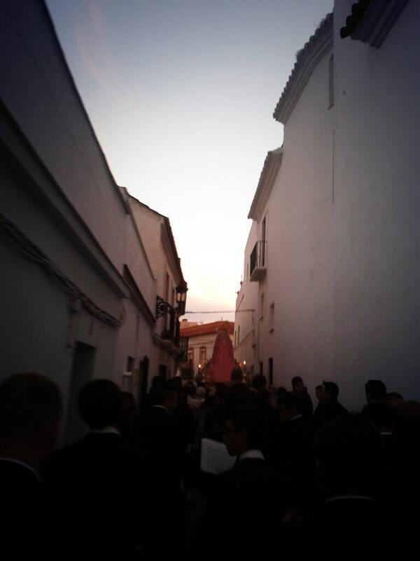 Acompañado a la patrona en la procesión magna de su día.