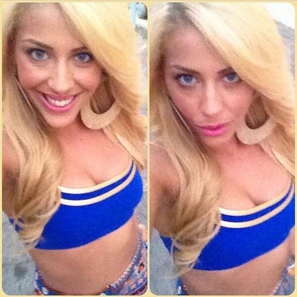 ShopSuiteJ's tweet photo. Beautiful and talented @Jillisalynn💙 in our Royal Blue Bra Top #Gorgeous #Girl #WorkingOut #LosAngeles #FitnessChick http://t.co/iLND7oXOjv