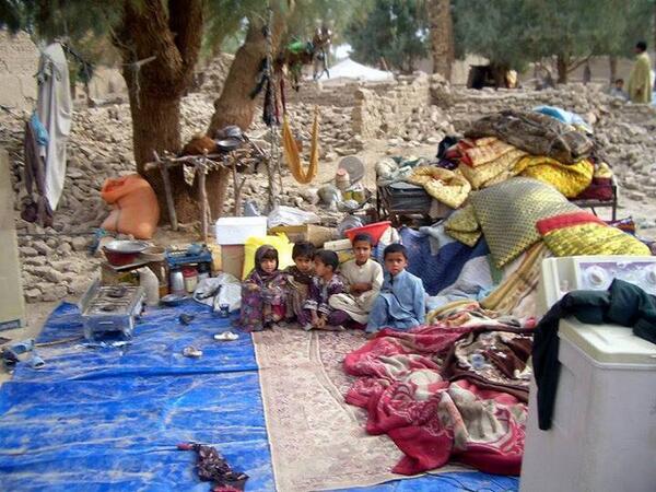 GN_Bugti's tweet photo. This Picture show you enough about the suffering of #BalochistanEarthQuake victims. http://t.co/Tn3SkVFL9o