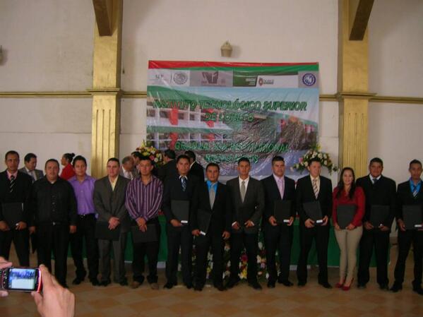 itsloretozac's tweet photo. Graduación de Ingeniería Mecatrónica Generación 2008-2013 http://t.co/AecYYALKGO