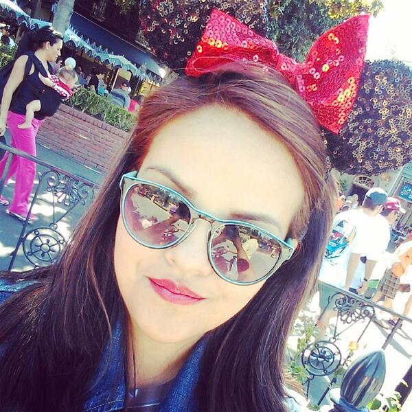 Franiia's tweet photo. #disneyfan I am and will always be a Disney Chick http://t.co/GUWQ5YX3L5