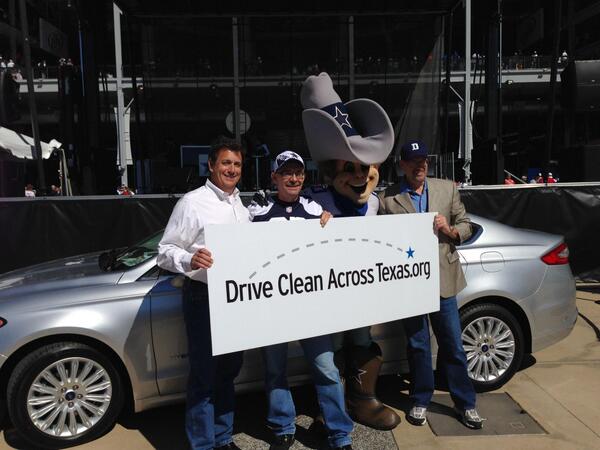 DMWT_Program's tweet photo. Have fun with your new car Keith, and thanks to the @dallascowboys partnering with #DriveCleanAcrossTexas! http://t.co/qlMSlsJjs4