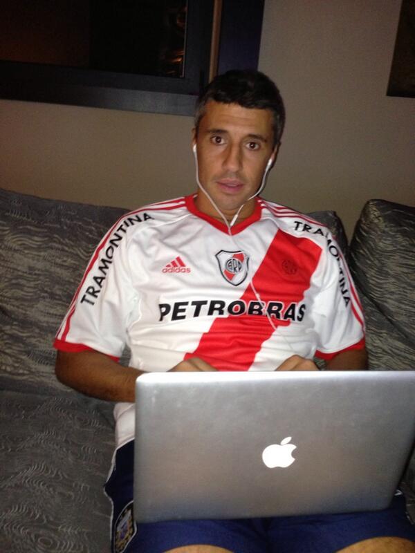 Crespo's tweet photo. Ya Estoy conectado con el monumental.... Vamos River!!!! http://t.co/La1D9HARJG