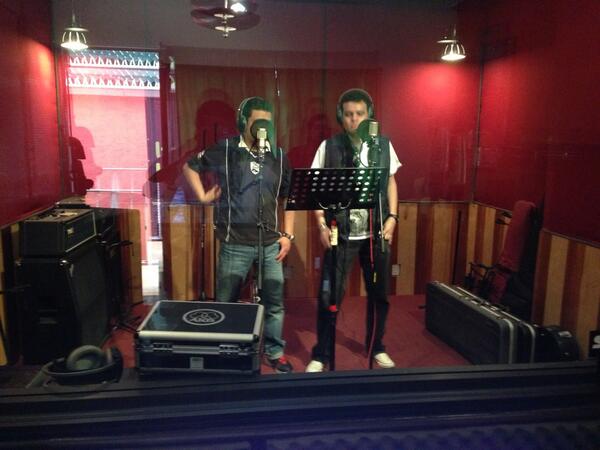 BulevardRecords's tweet photo. Sesión de Coros!!!! http://t.co/F8FjMaTdcu