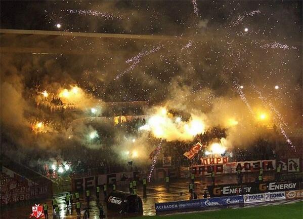 FansPhotos's tweet photo. Crvena Zvezda vs Spartak. http://t.co/xIetYf00Bb