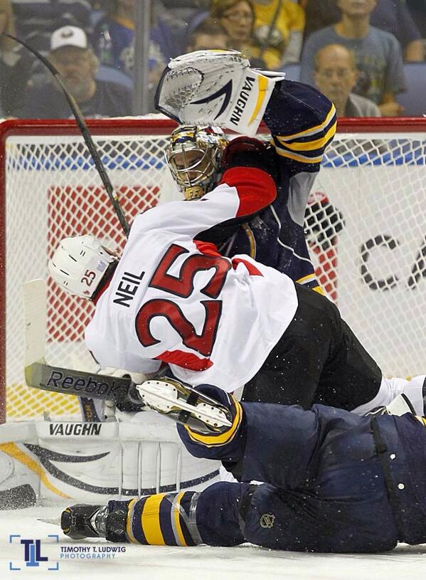 tludwigphoto's tweet image. @76_AndrewPeters Just another missed call. Goaltender interference. #sabres #nhl #closeline #blowncall