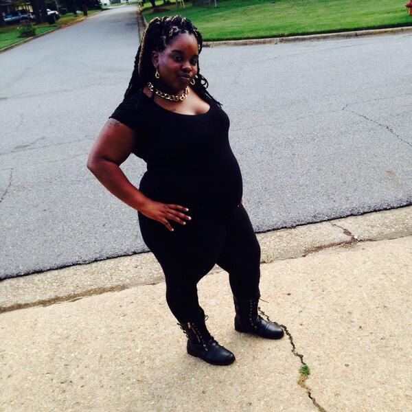 The R Kelly concert.! #comfty #allblack #marleytwist #goldjewerly #black&goldboots #babybump 😜😜💃💃☺☺💃💃🎶🎶🎶