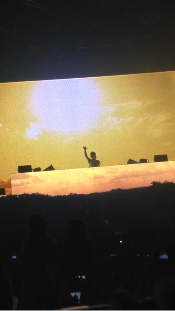 AviciiMex's tweet photo. @Avicii en México! Increíble! http://t.co/dPHbFcSJ1s