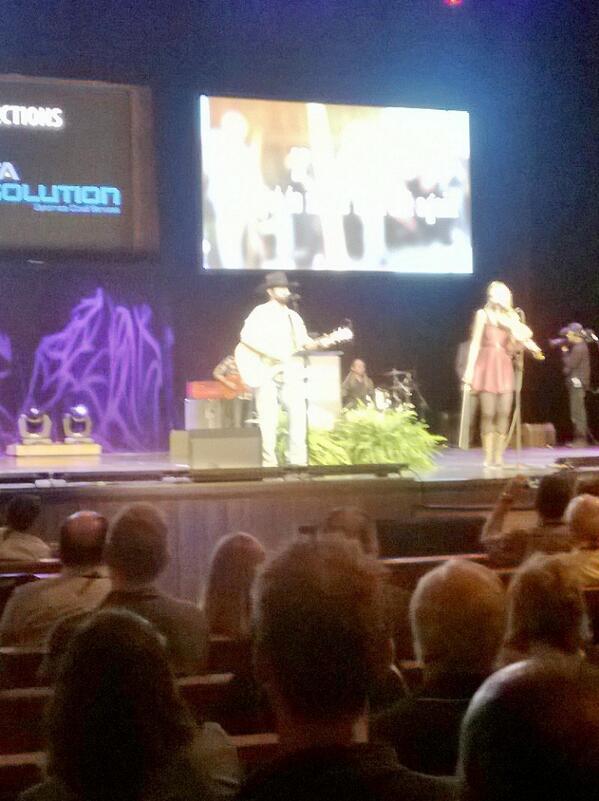 MarcoPCR's tweet image. On stage, Kari and Billy, brought to you by #DataResolution, #Directions2013