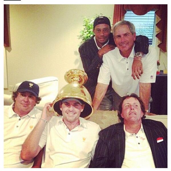 StefanDeDo's tweet photo. How juiced is tiger in this picture http://t.co/29Ts29wbUd