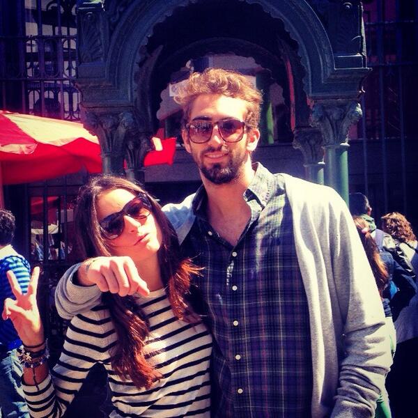 titipuertolas's tweet photo. Mercado del puerto!! 😊 #guapetones #friends @ http://t.co/MER18NTaOX