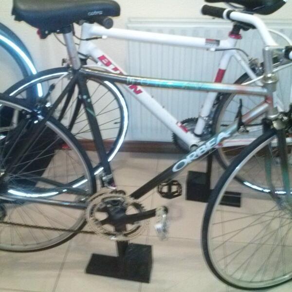 Txatxe1's tweet photo. #FelizLunes Hoy estreno vaqueros y... #bici! @meiga07 #adiarioenbici #enbicialtrabajo http://t.co/5twBAsjKwt