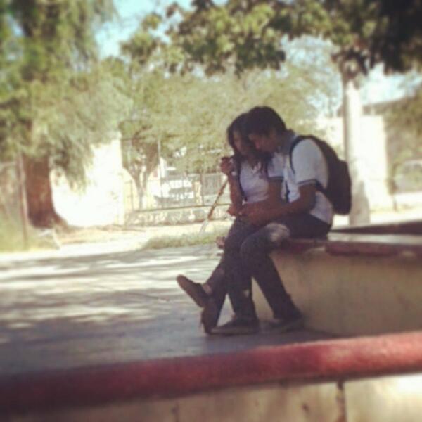 VanessaVzq_'s tweet photo. #AleDePaparatsi #RobandoInternet http://t.co/976fzX1dgy