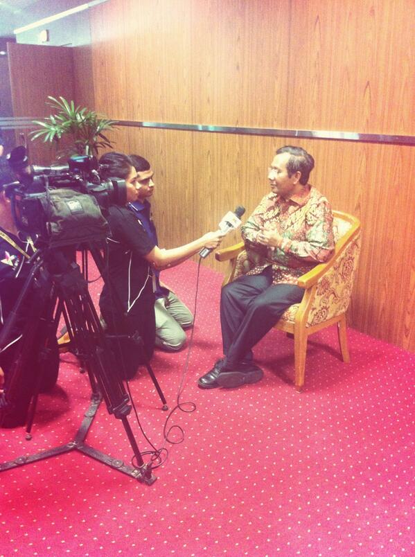 Saat ini Bapak <a href="/mohmahfudmd/">Mahfud MD</a> sedang memberikan keterangan kepada pers #pusakauph