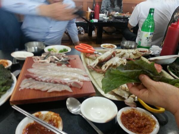 KOREAFGX's tweet photo. 전어,도다리,꽃게등 우와~
푸짐하내요 http://t.co/jrDRvTdkT5