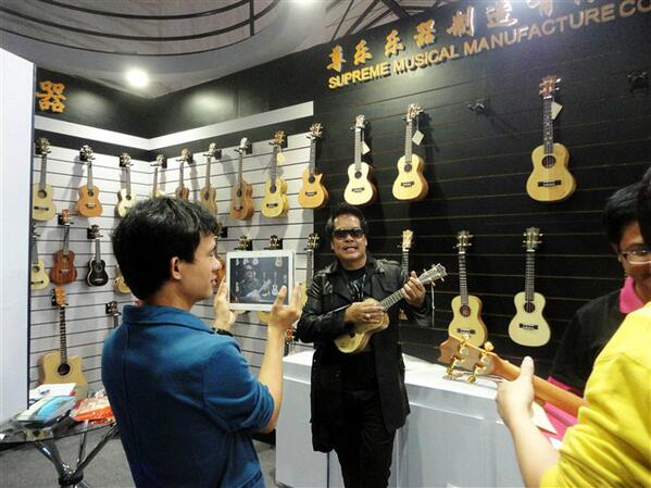 Snail_Ukulele's tweet photo. Music China 2013-Snail Ukulele stand E2D48. Our team is looing forward to meeting you in Shanghai from Oct.10-13! http://t.co/fjglqCtNdH