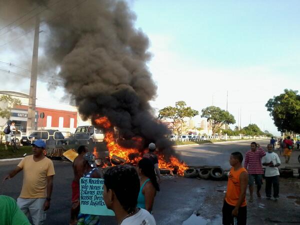 belemtransito's tweet photo. COMEÇOU A FOGUEIRA RT @Medeiros_mb: @belemtransito sentido icoaraci fechado http://t.co/SIIlX2w3hv