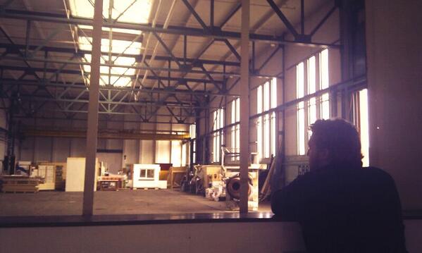 ProjectJCS's tweet image. Nu de loods écht bijna leeg is, werpt @JeroenvanPagee een allerlaatste blik op deze bijzondere plek!