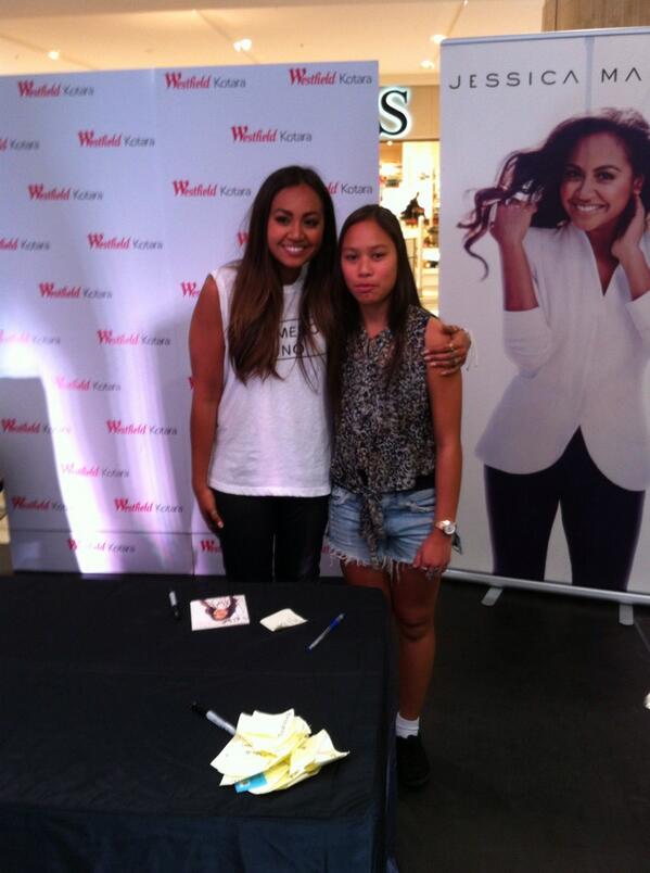 mil_brooks's tweet photo. @jessicamauboy  OMG! Not the best pic but at westfield kotara i saw this gorgeous, beautiful celeb Jessica!!! 😄❤️ http://t.co/PwZaySTjVG