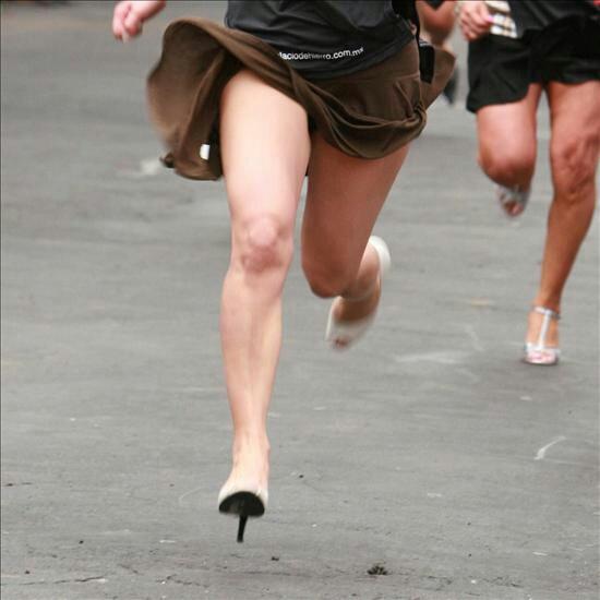 dessirer's tweet photo. @havannave #CuandoSeMeAntojaHavanna salgo corriendo (hasta en tacones) inmediatamente a comprar mis alfajores http://t.co/0mpsFetzxu