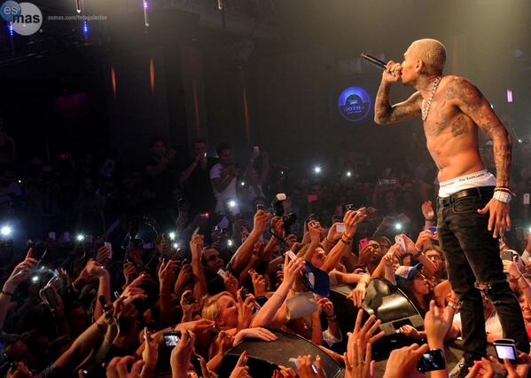 Graff339's tweet photo. i love @chrisbrown http://t.co/3oPoZZjVkr