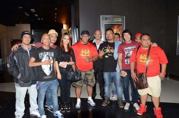 catfarish_'s tweet photo. #ACTMalaysia #KLGangster2 #studio747 #GodzillaBoombox family support family http://t.co/B9pKNunyHx