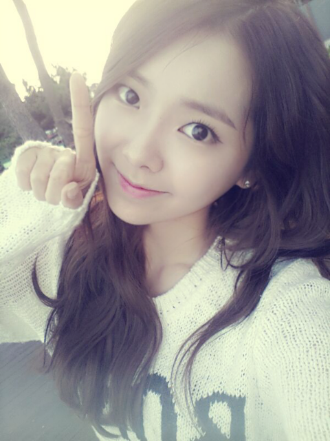 BV9Lm82CQAAg_-H.png:large