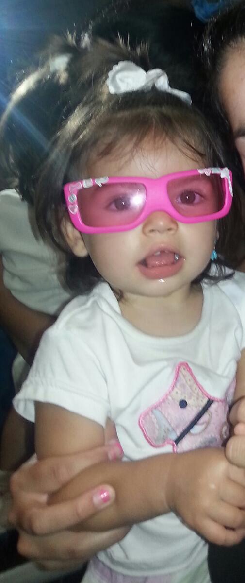esrherjitano's tweet photo. Mis niñas y mi familia http://t.co/cmLrbEPXm2