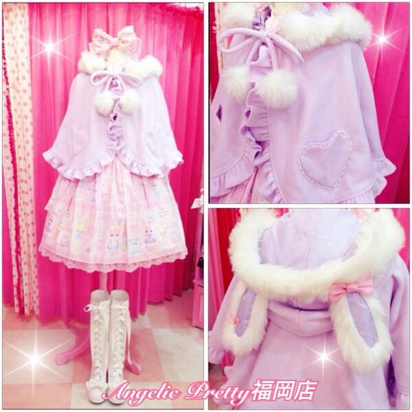 こんばんは☆展示しているコートの3つ目、モコモコのうさみみが