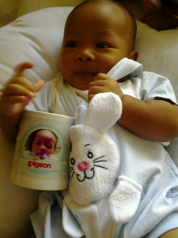 fhermansyah77's tweet photo. Hallo @PigeonBabies akhtar udh ikutan Print Photo on Mug d carrefour Mt Haryono, nih bagus kan http://t.co/MVLbB2mTdY