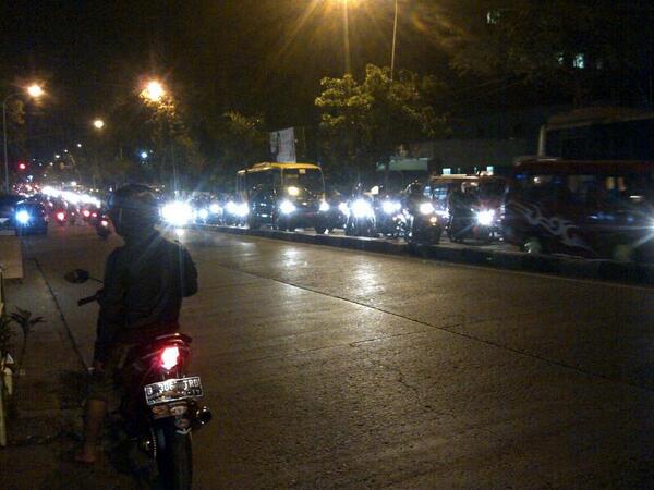 harrydsandiaga's tweet photo. Lalin TB Simatupang arah Ps Rebo Padat merayap arah sebalikya lncr imbas per3an arah cijantung @TMCPoldaMetro http://t.co/k9Hs6Inw6i
