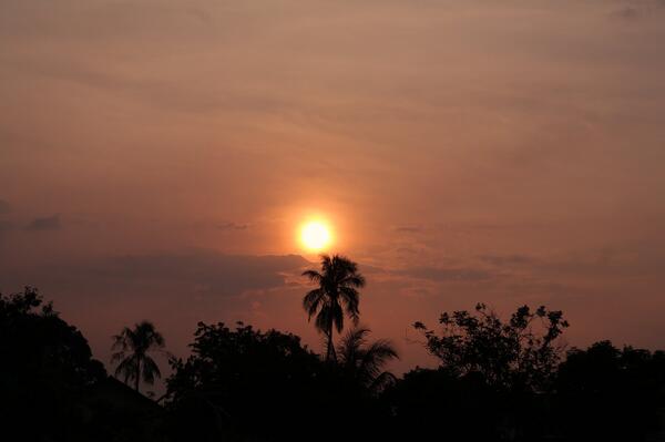 BeBe_AdvComm's tweet photo. @kabarpetualang sesederhana senja...[Muara Enim, Sumatera Selatan] http://t.co/XBdk272opa